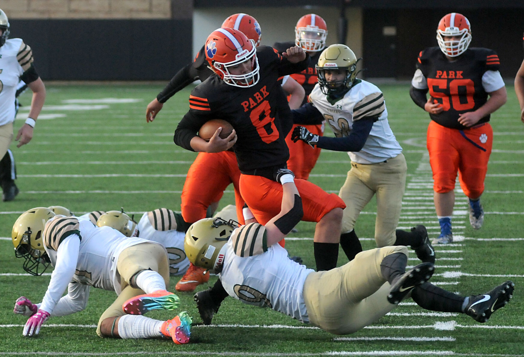 Kelley heads for the end zone